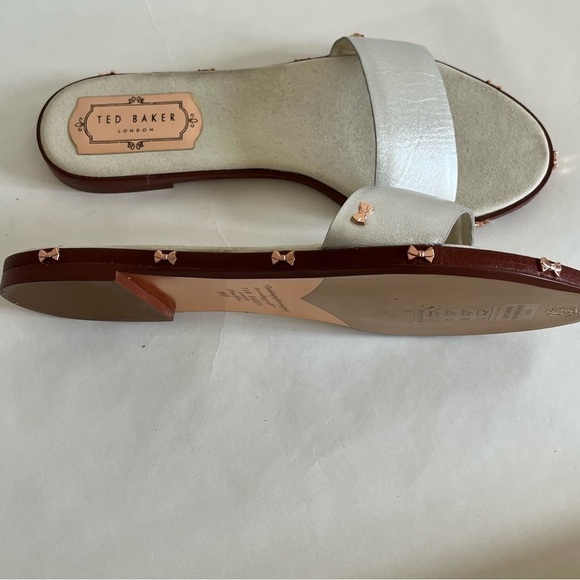Ted Baker Kytti Slip on Sandals Silver Leather Gold Metal Bows Womens 9 - Picture 3 of 9